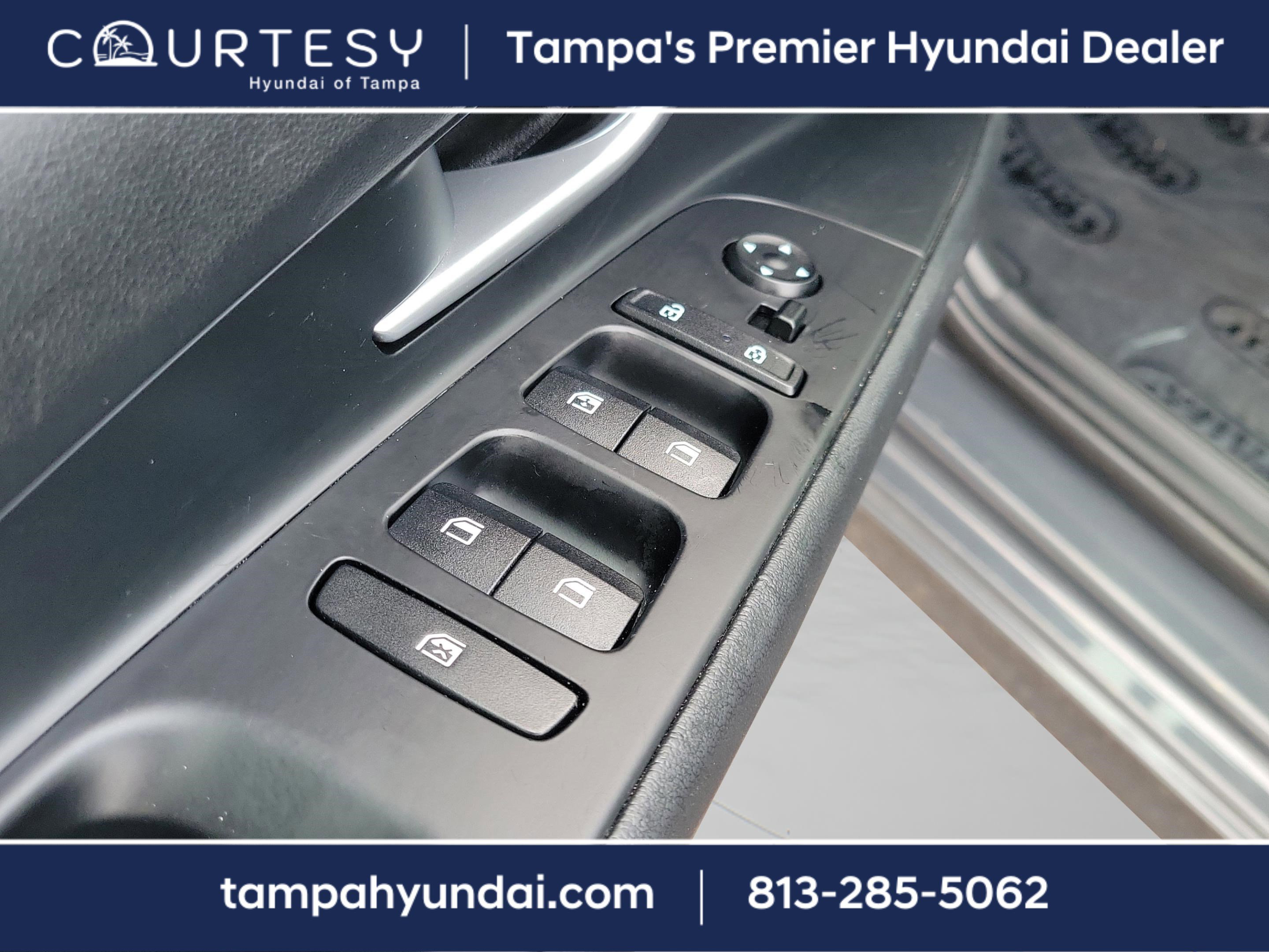 Used 2023 Hyundai Elantra SEL image 16