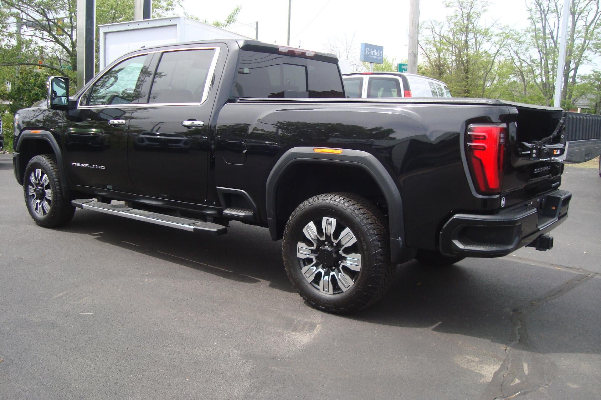 Certified 2025 GMC Sierra 2500 Denali w/ Denali Reserve Package AWD/4WD image 7