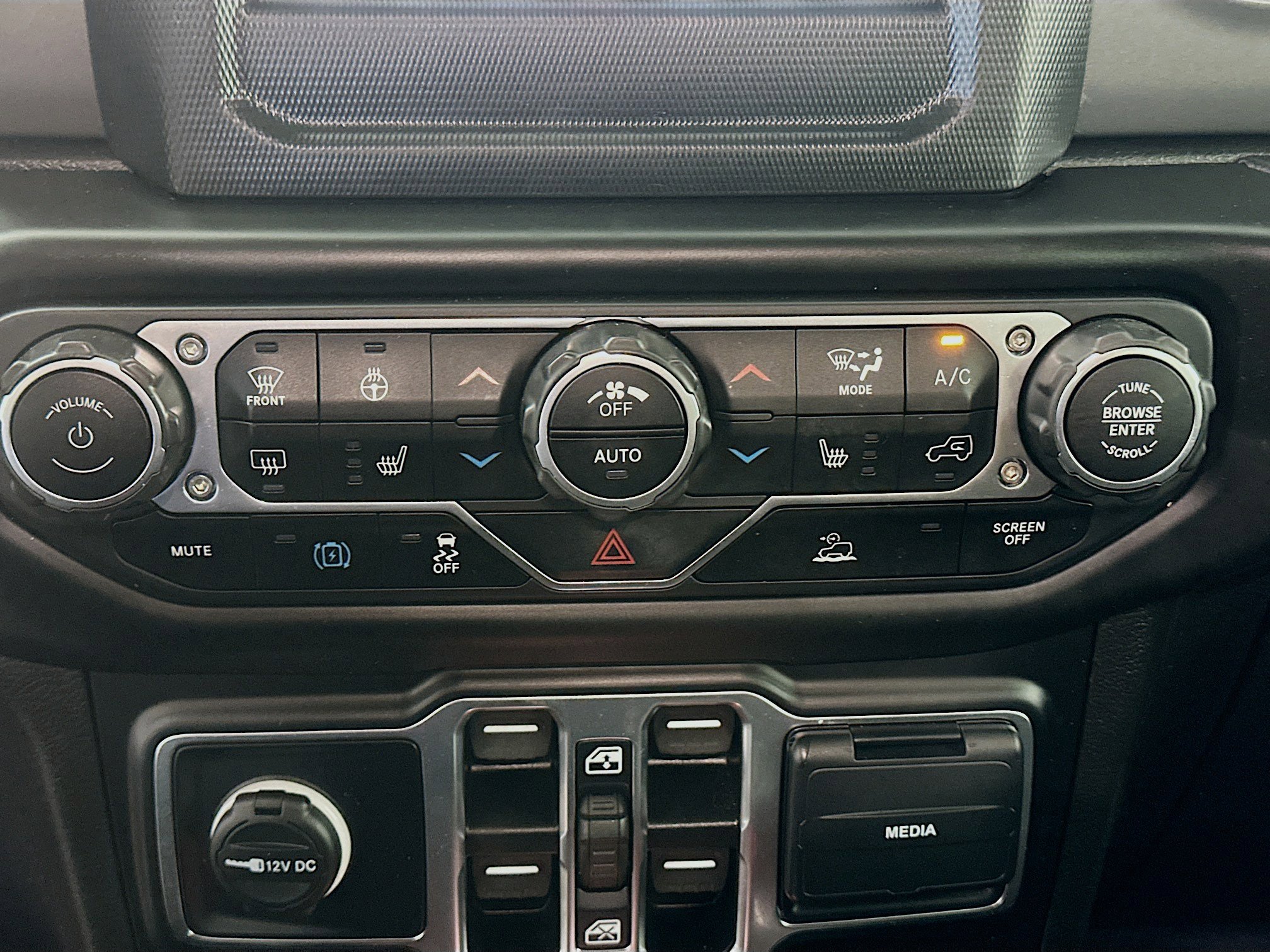 Used 2023 Jeep Wrangler Unlimited w/ Cold Weather Group image 22