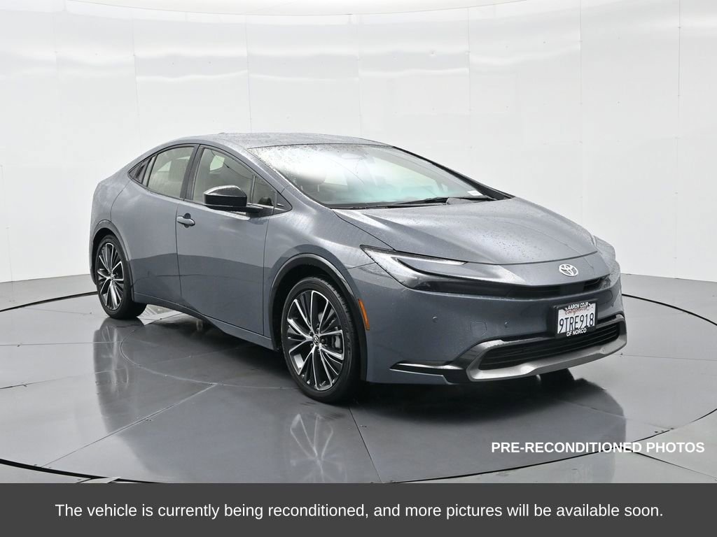 Used 2025 Toyota Prius XLE image 4