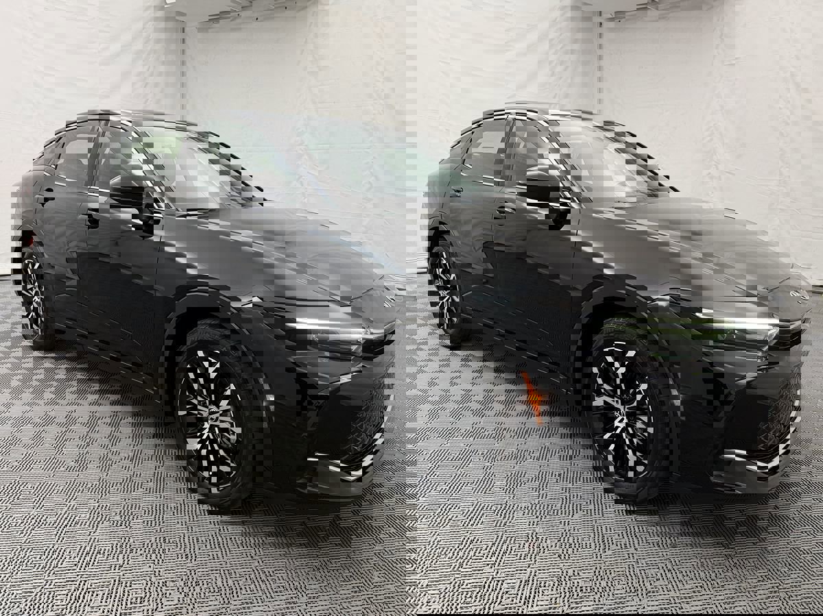 Used 2025 Toyota Crown AWD/4WD image 3