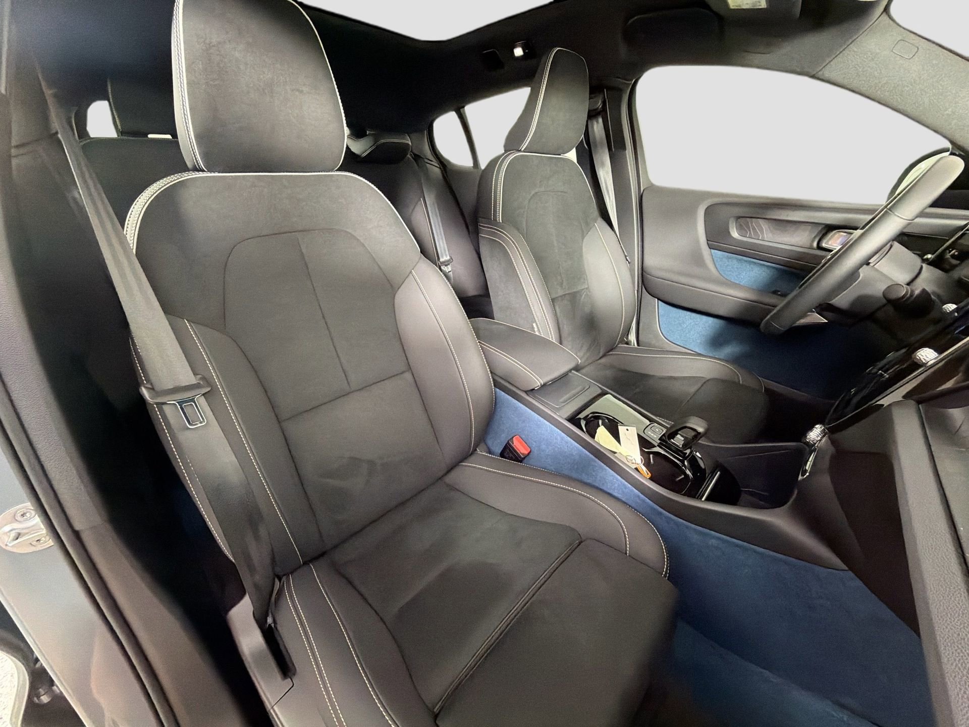 Certified 2023 Volvo C40 P8 Recharge Ultimate AWD/4WD image 28