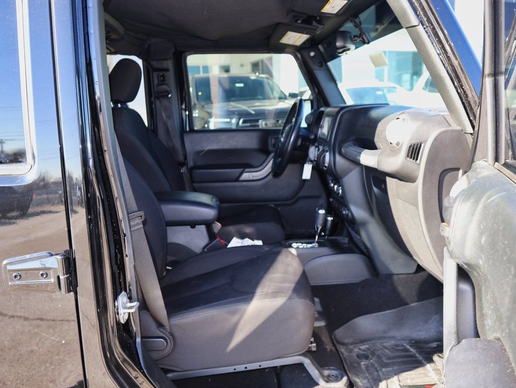 Used 2018 Jeep Wrangler Unlimited Sport S image 25