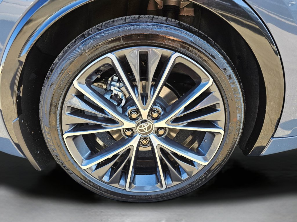 Used 2025 Toyota Prius XLE image 28