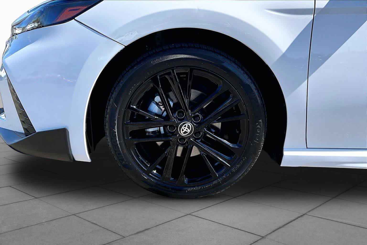 Used 2025 Toyota Camry SE FWD image 10
