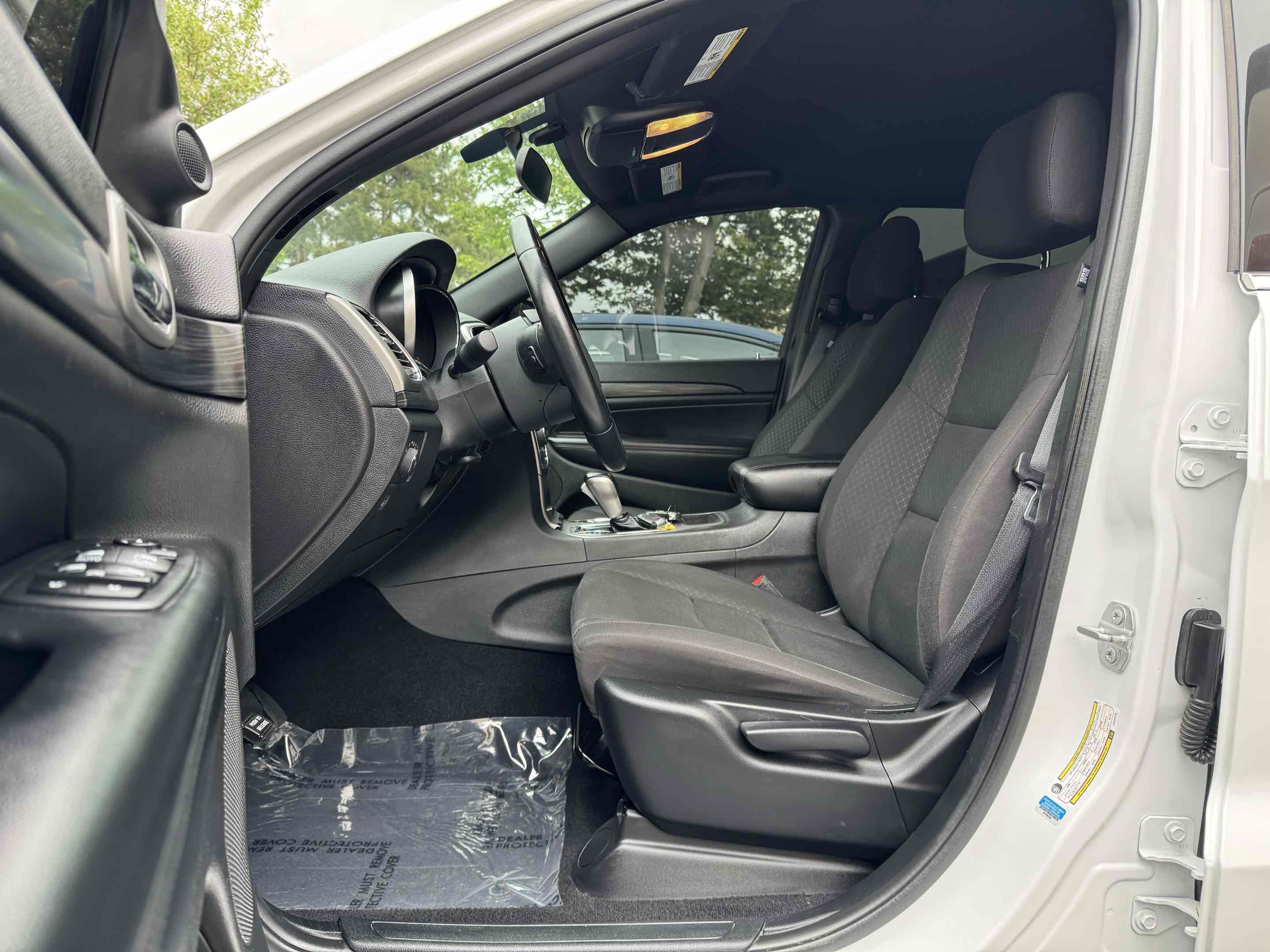 Used 2020 Jeep Grand Cherokee Laredo image 5