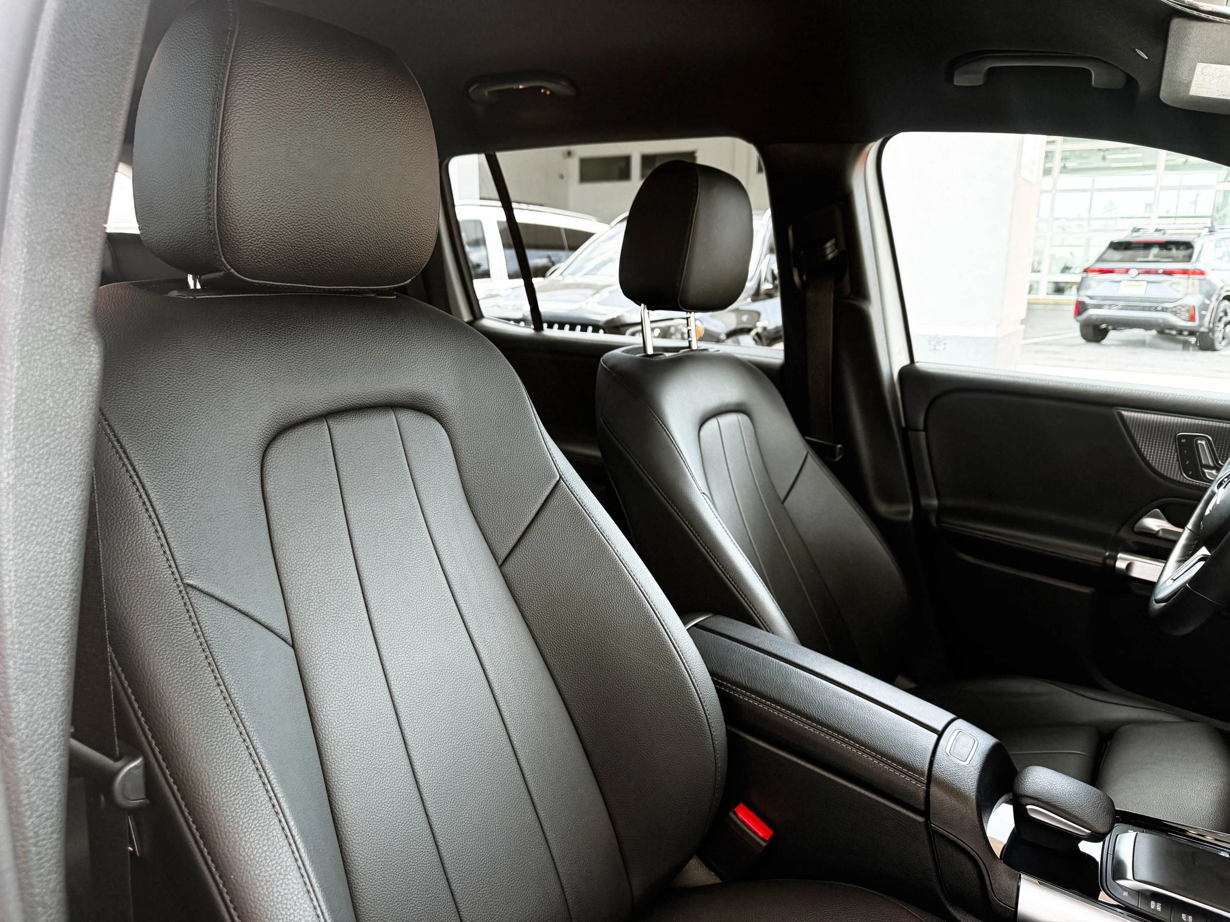 Used 2022 Mercedes-Benz GLB 250 4MATIC image 30