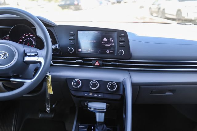 Certified 2023 Hyundai Elantra SE FWD image 14