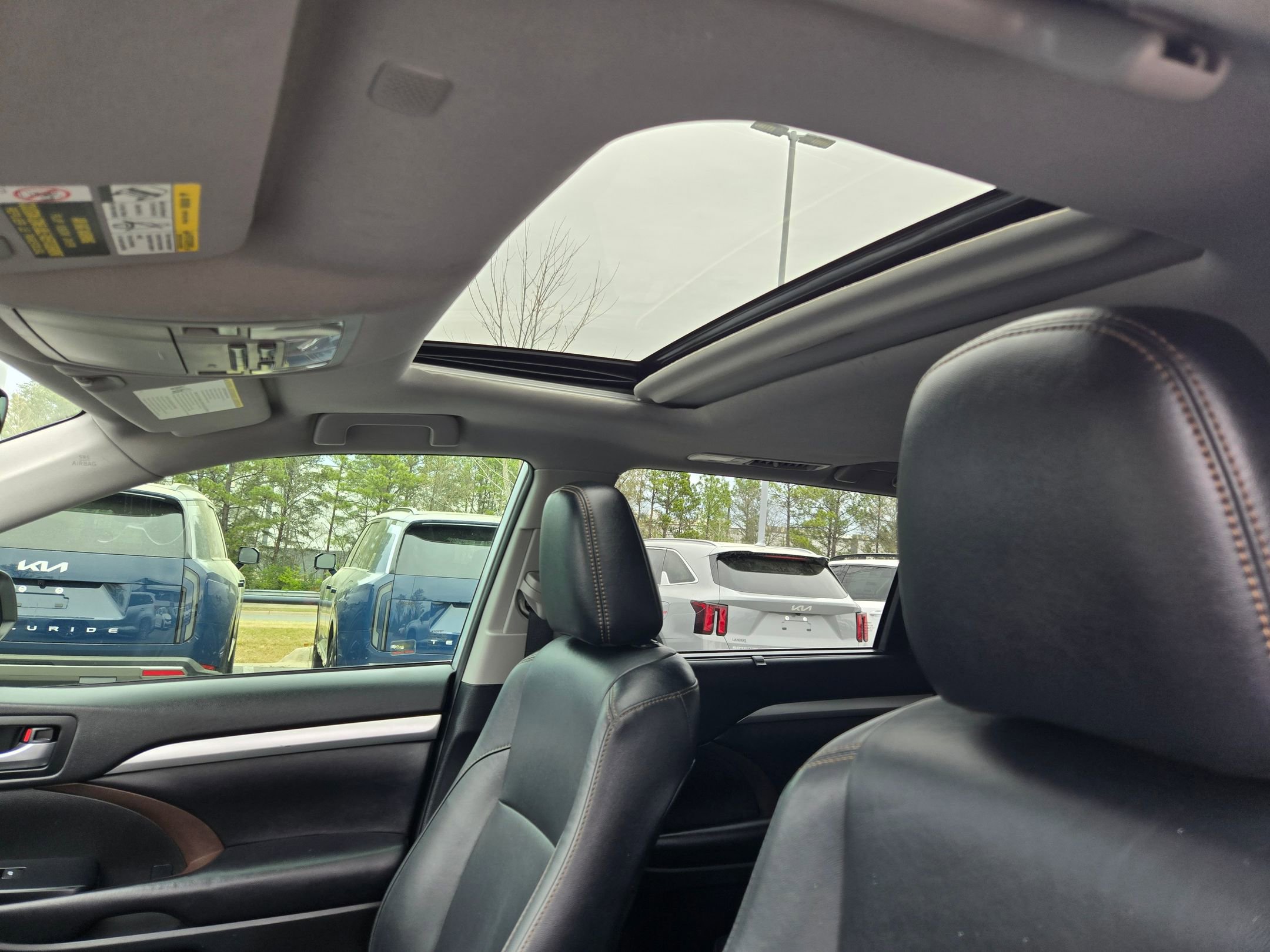 Used 2019 Toyota Highlander XLE image 25