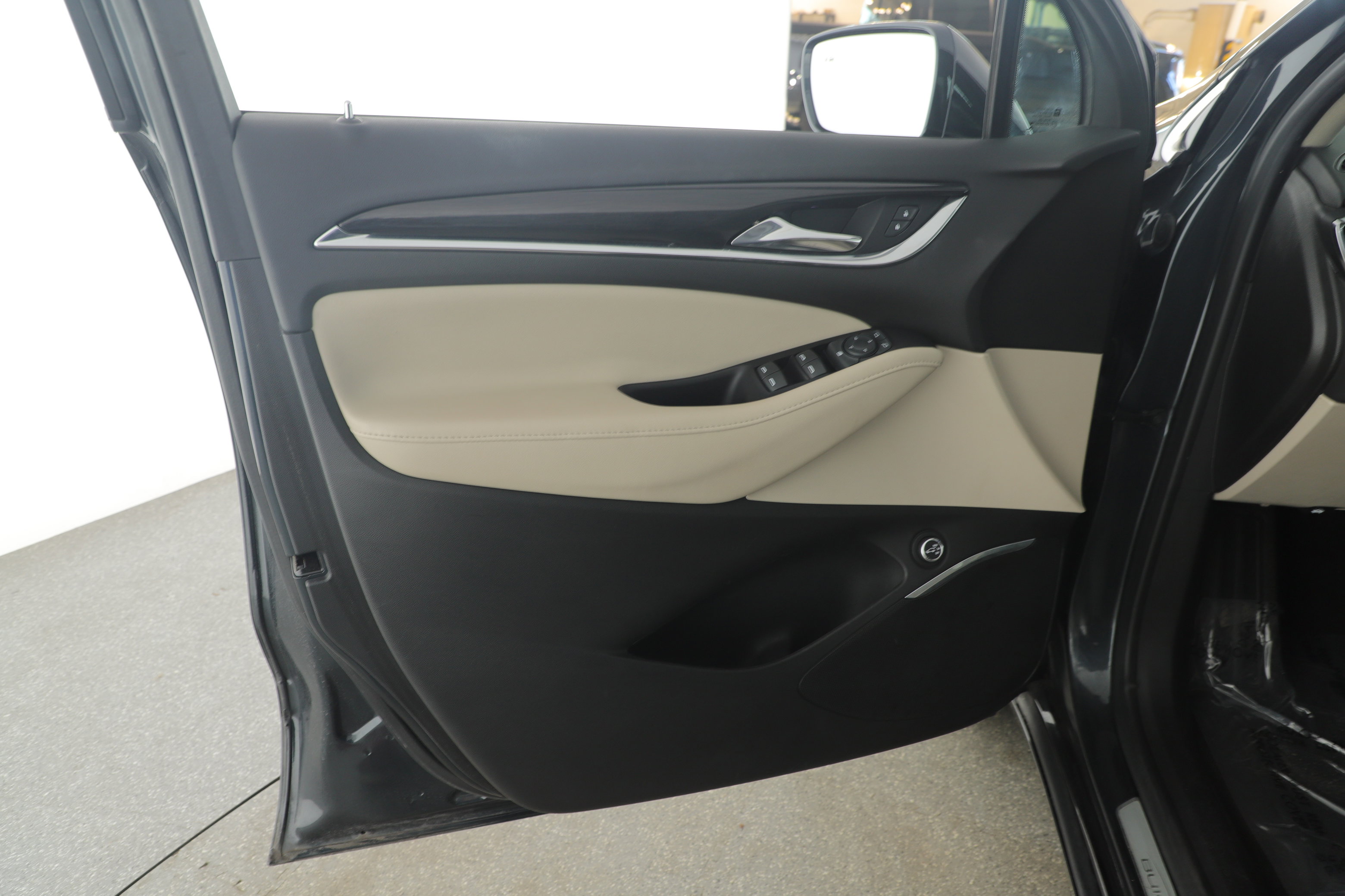 Used 2019 Buick Enclave Essence image 8