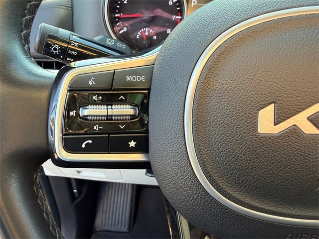 Used 2024 Kia Carnival LX image 17