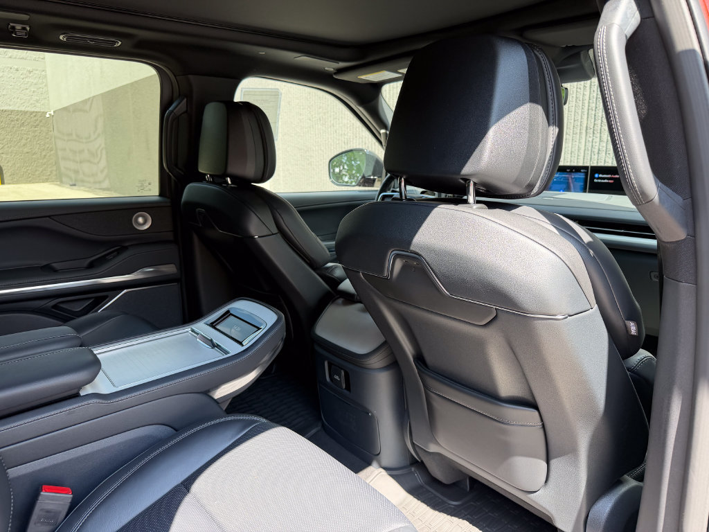 New 2027 Lincoln Navigator Reserve w/ Jet Appearance Package AWD/4WD image 30