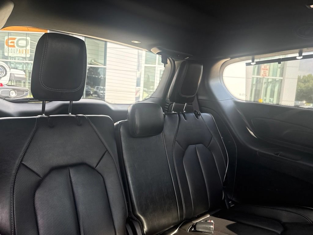 Used 2025 Chrysler Pacifica Limited FWD image 17