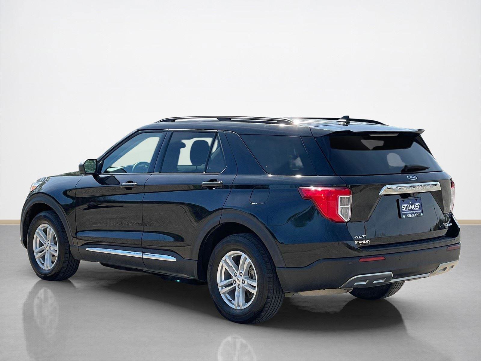 Used 2023 Ford Explorer XLT w/ Equipment Group 202A image 5