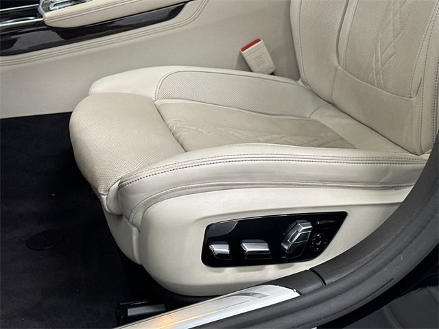 Used 2022 BMW 750i xDrive image 14