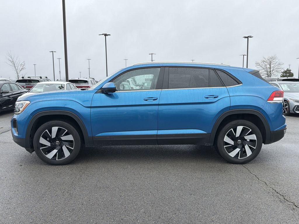 Used 2024 Volkswagen Atlas Cross Sport SE image 2