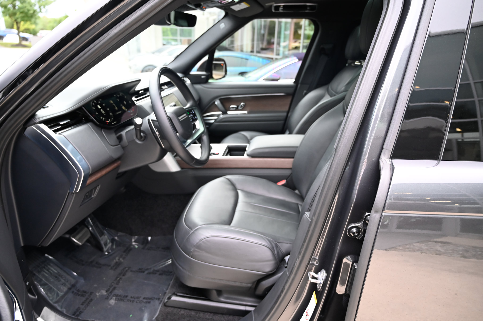Used 2024 Land Rover Range Rover Long Wheelbase SE AWD/4WD image 17