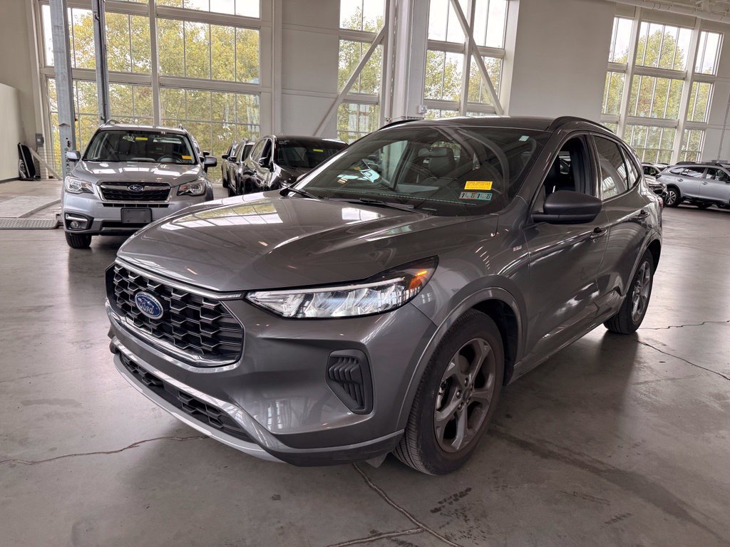 Used 2023 Ford Escape ST-Line w/ Tech Pack #1 FWD image 7