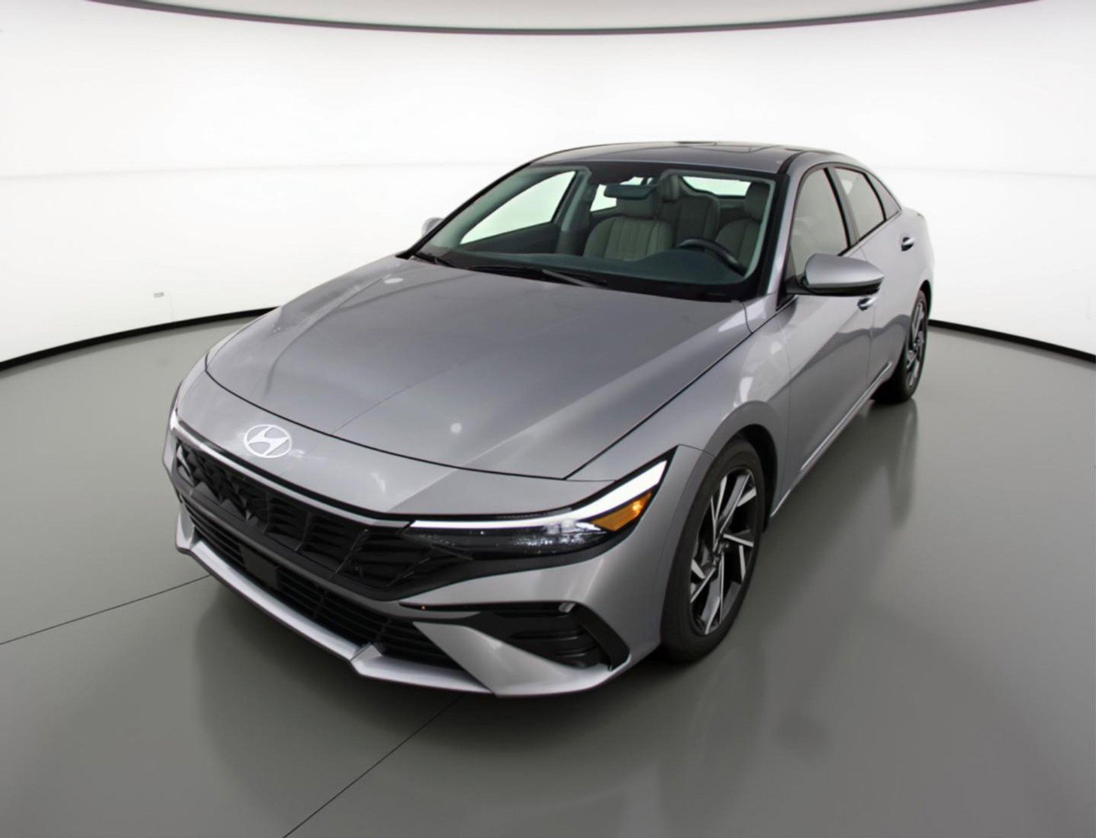 Used 2025 Hyundai Elantra SEL FWD image 3