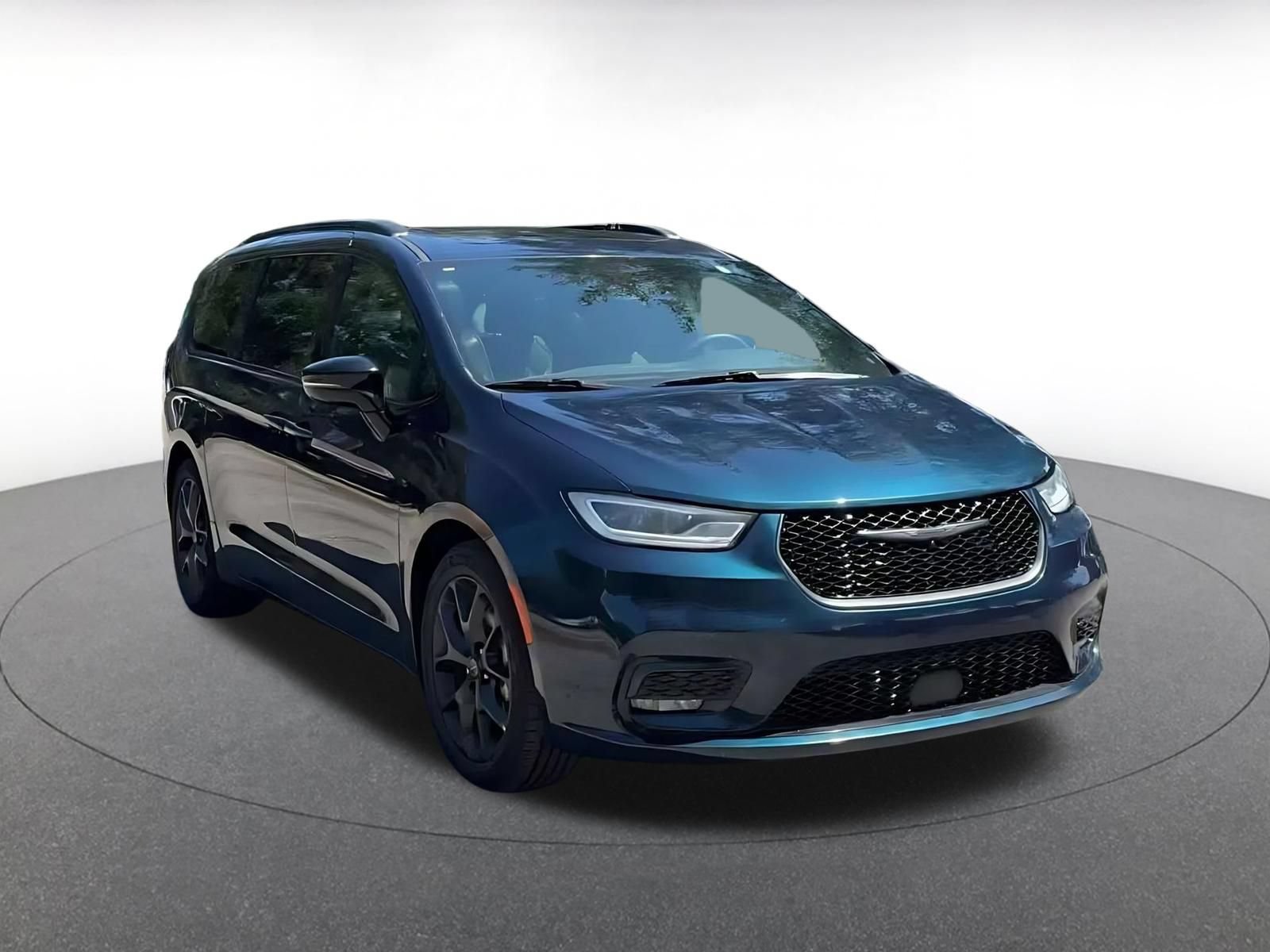 Used 2025 Chrysler Pacifica Limited FWD image 3