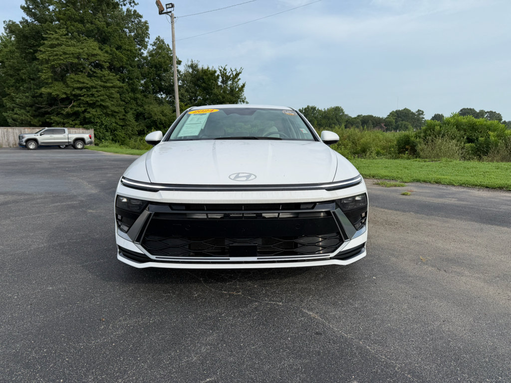 Used 2024 Hyundai Sonata SEL FWD image 2