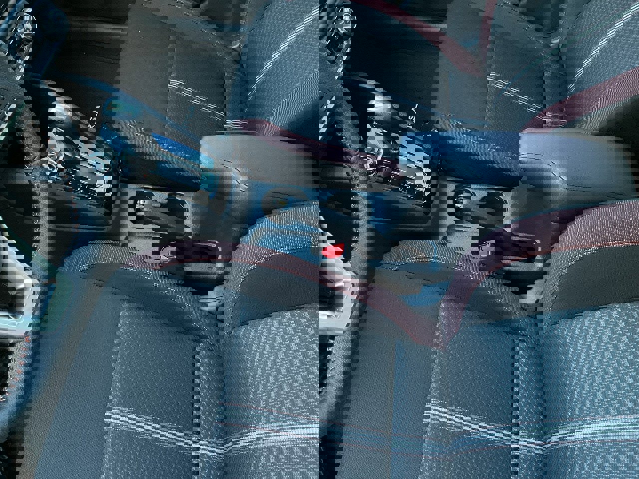 New 2025 Nissan Versa SR w/ Trunk Package image 30