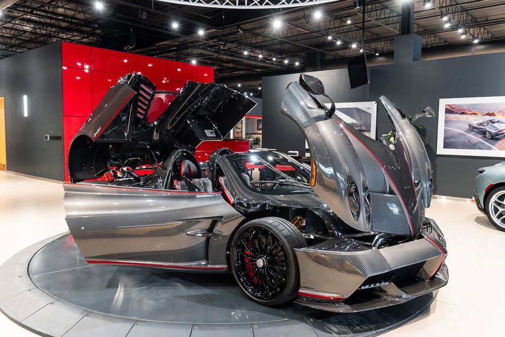 Used 2017 Pagani Huayra image 38