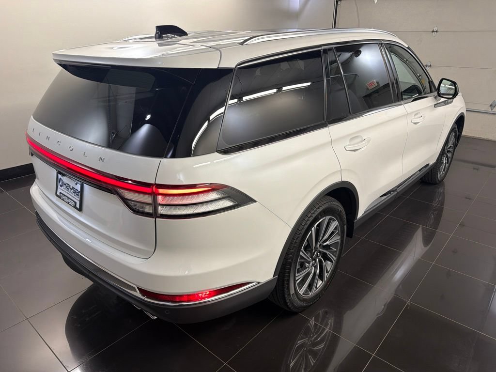 Used 2026 Lincoln Aviator AWD image 6