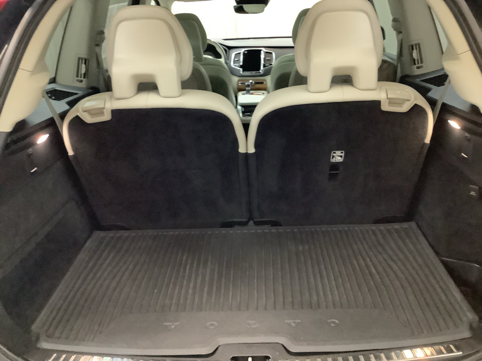 Used 2021 Volvo XC90 T6 Momentum w/ Protection Package AWD/4WD image 7