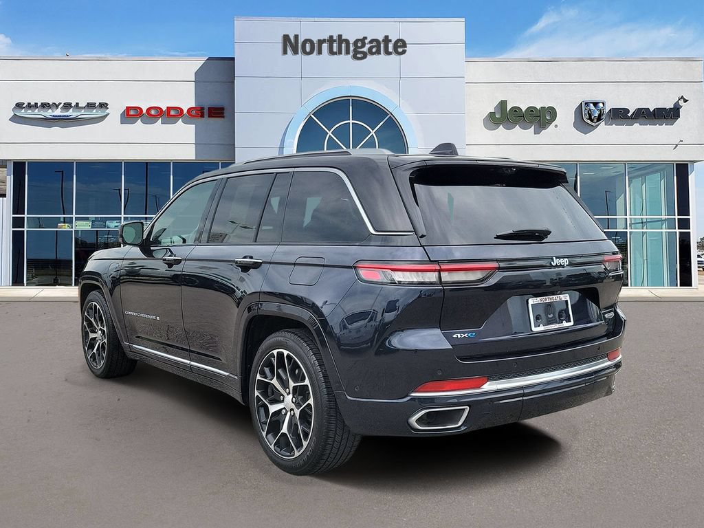 Used 2023 Jeep Grand Cherokee Summit AWD/4WD image 3