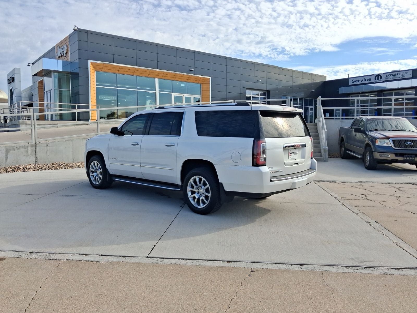 Used 2019 GMC Yukon XL Denali w/ Open Road Package AWD/4WD image 3