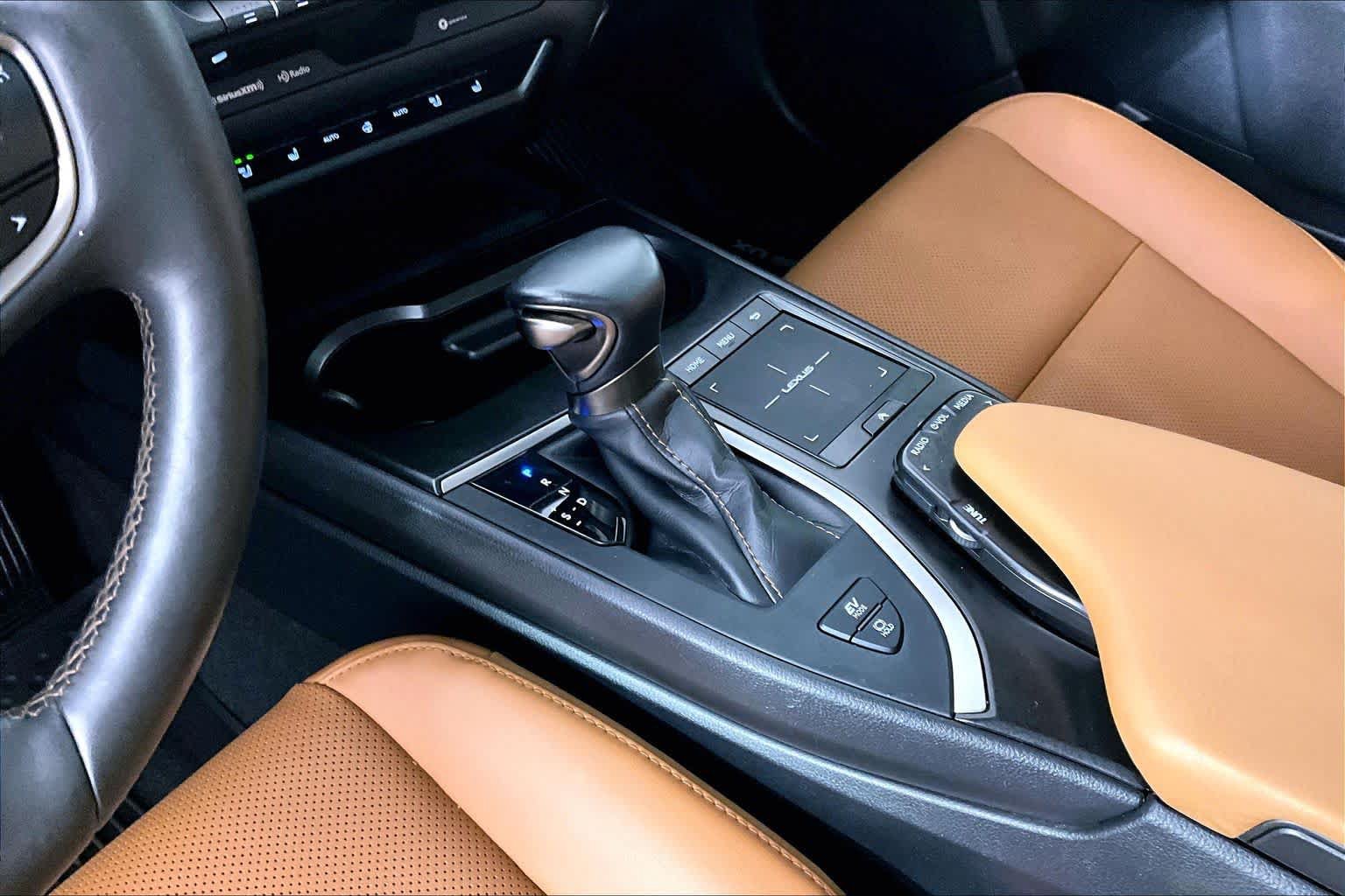 Used 2021 Lexus UX 250h w/ Premium Package AWD/4WD image 15