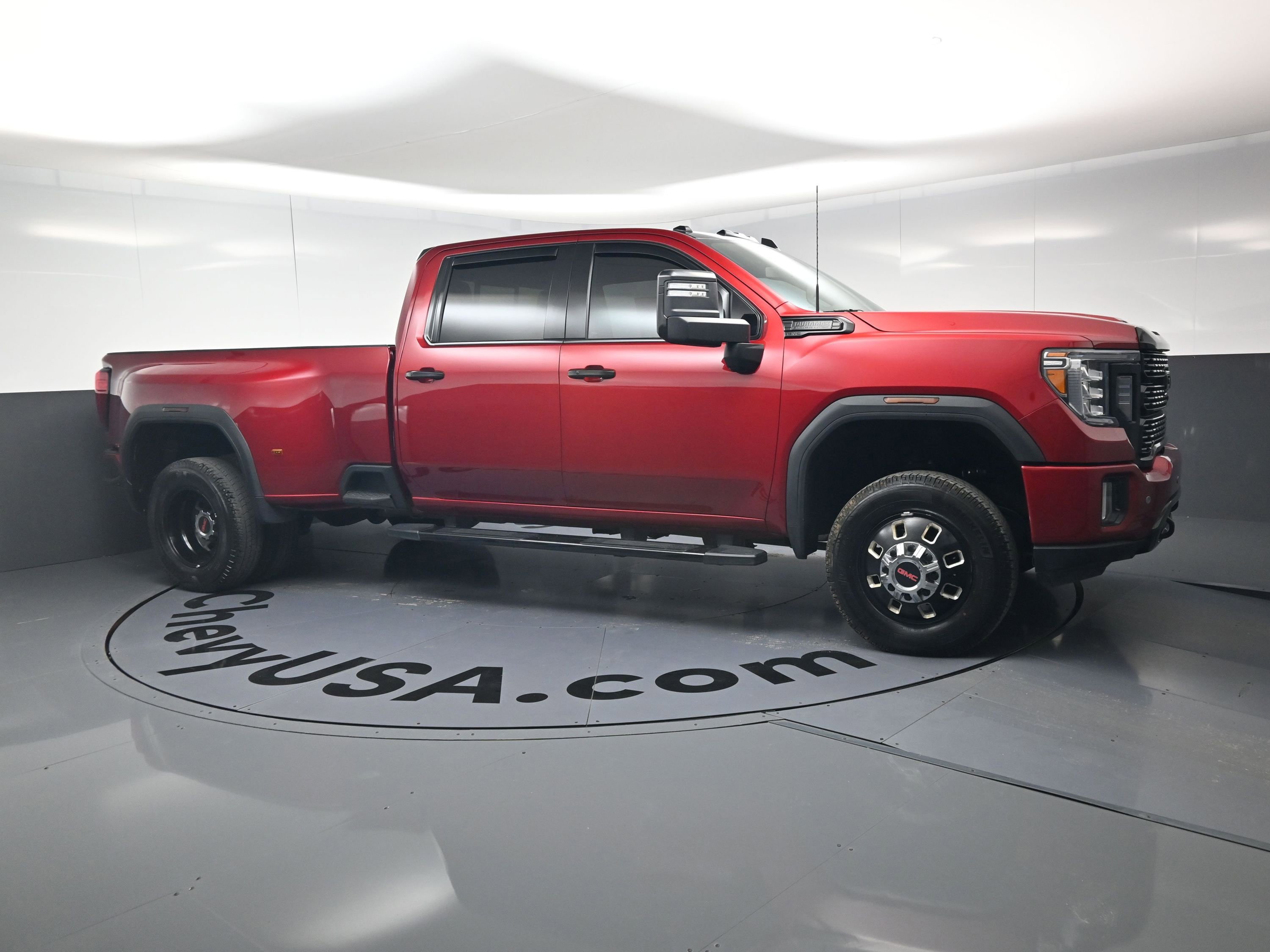 Used 2022 GMC Sierra 3500 Denali AWD/4WD image 2