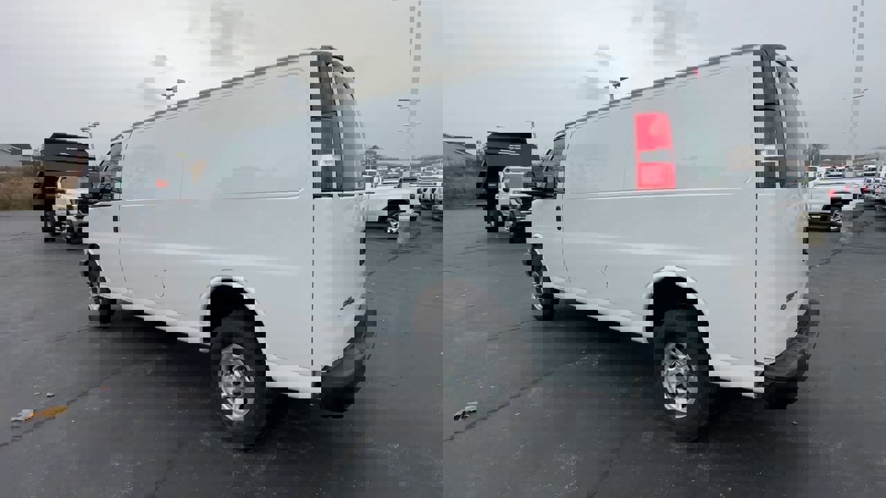 Used 2022 Chevrolet Express 2500 Extended w/ Driver Convenience Package image 6