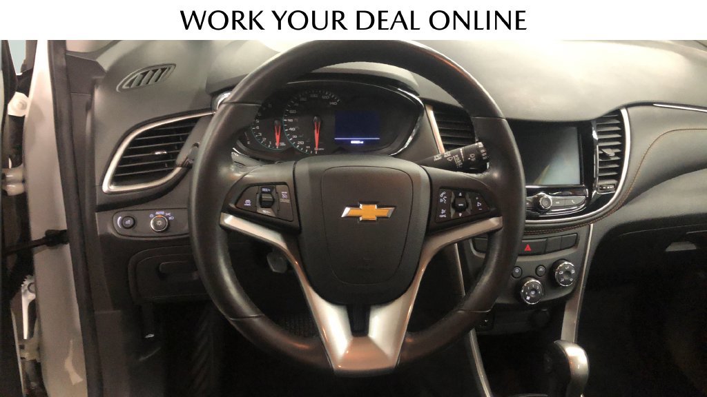 Used 2020 Chevrolet Trax LT w/ LT Convenience Package AWD/4WD image 19