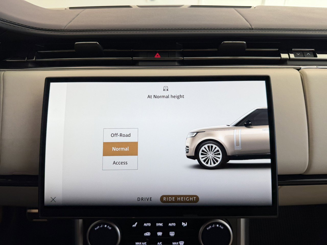 Used 2023 Land Rover Range Rover SE AWD/4WD image 16