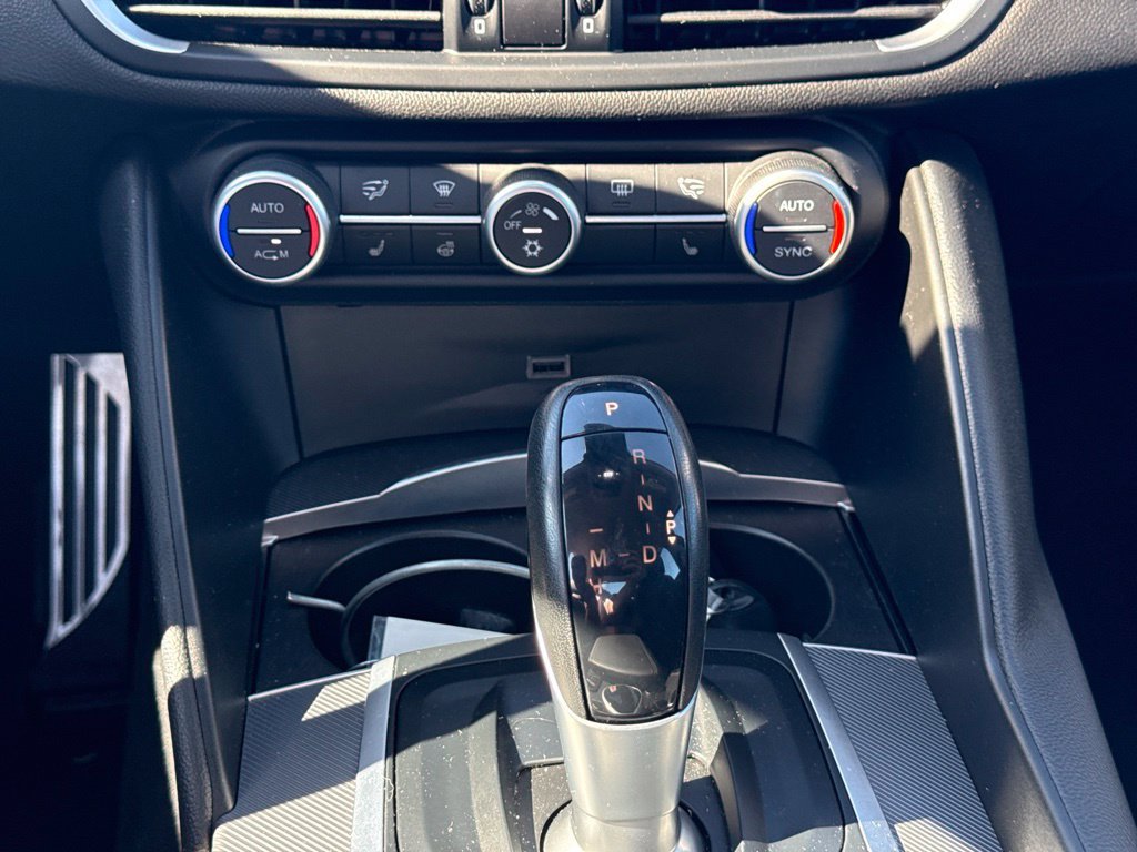 Used 2017 Alfa Romeo Giulia Ti w/ TI 19" Sport Package RWD image 23