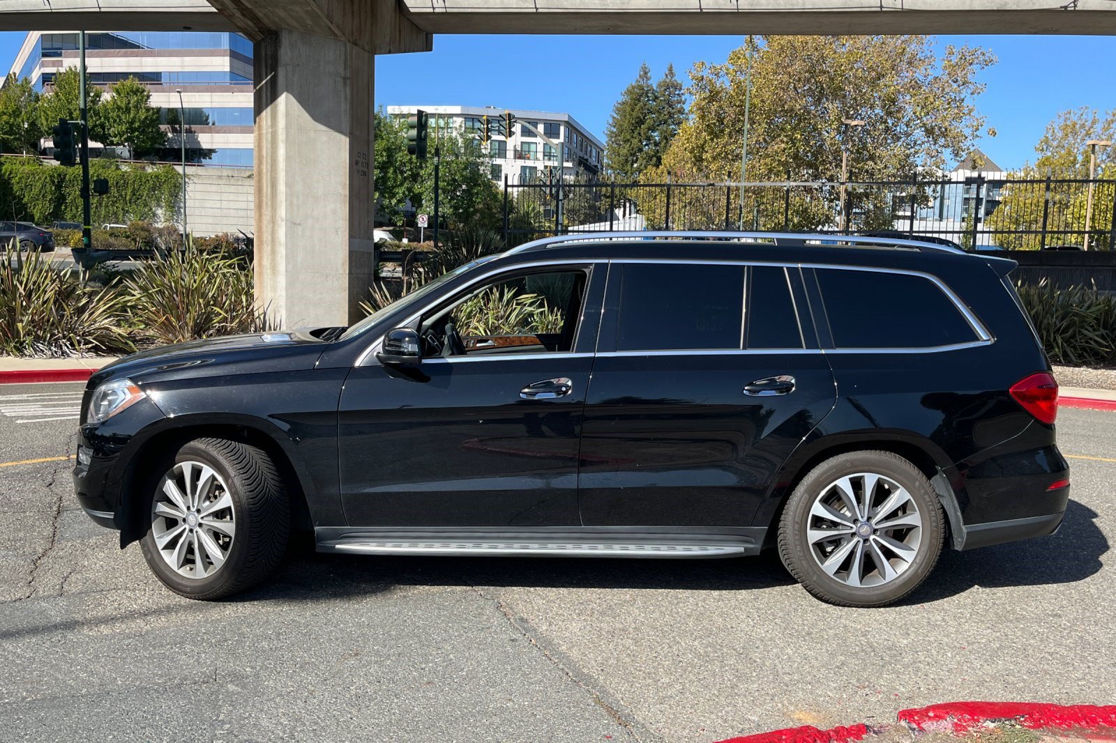 Used 2014 Mercedes-Benz GL 450 4MATIC image 2