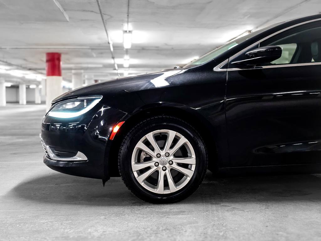 Used 2017 Chrysler 200 Limited Platinum w/ Comfort & Convenience Group image 14