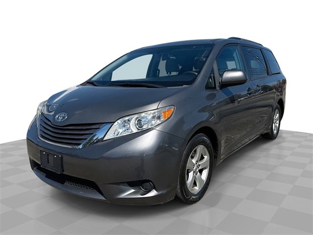 Used 2017 Toyota Sienna LE