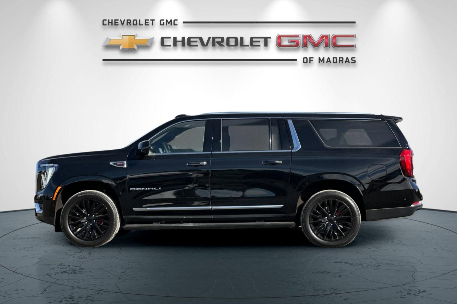 Used 2026 GMC Yukon XL Denali w/ Sun & Power Step Package AWD/4WD image 6