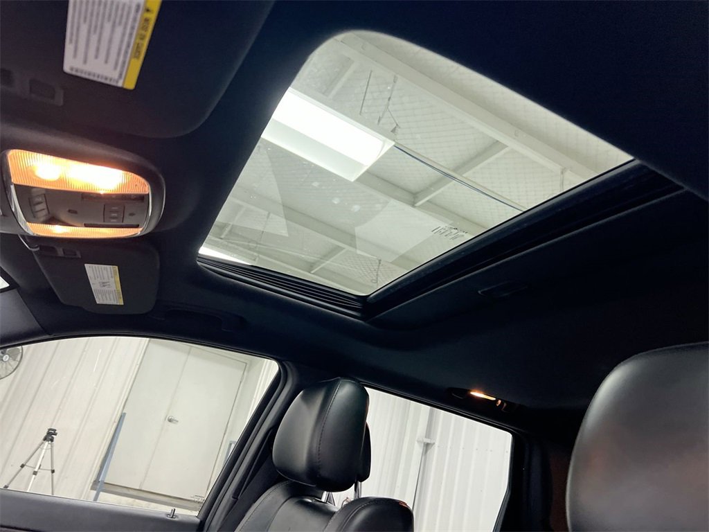 Used 2015 Jeep Grand Cherokee Limited image 19