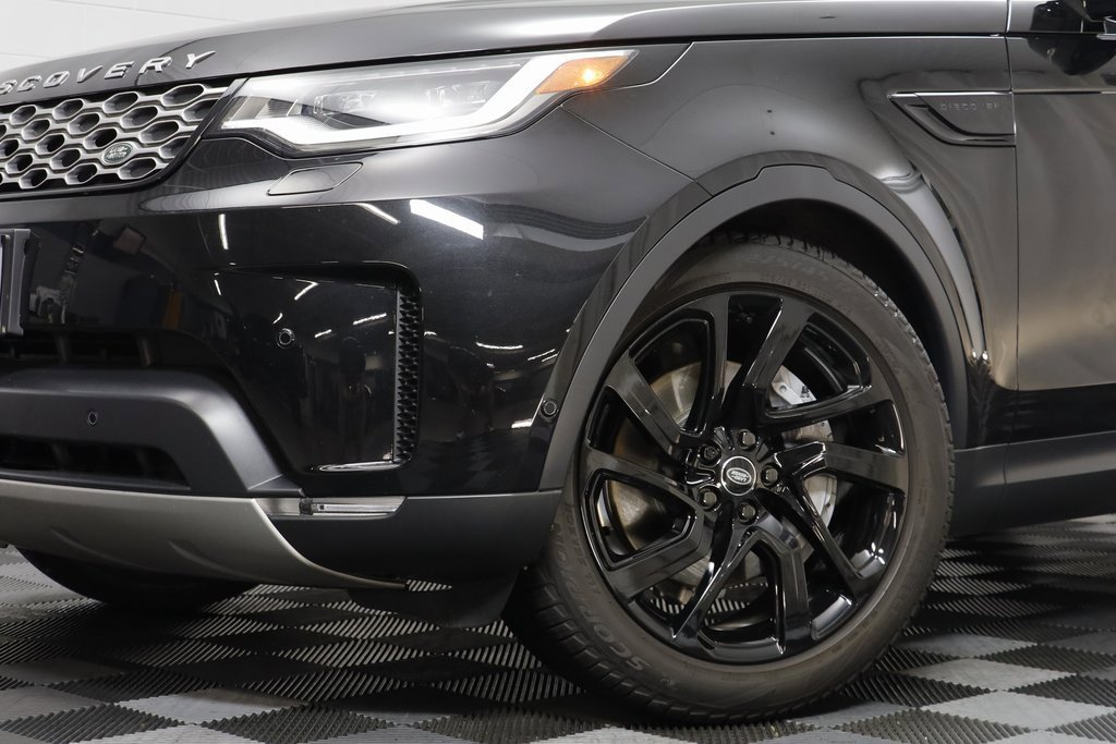 Certified 2025 Land Rover Discovery S image 3