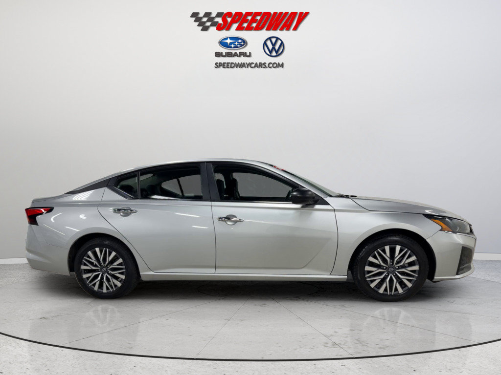 Used 2025 Nissan Altima 2.5 SV FWD image 4