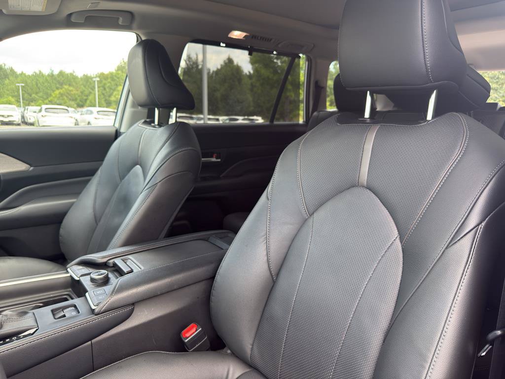 Used 2024 Toyota Grand Highlander AWD image 23