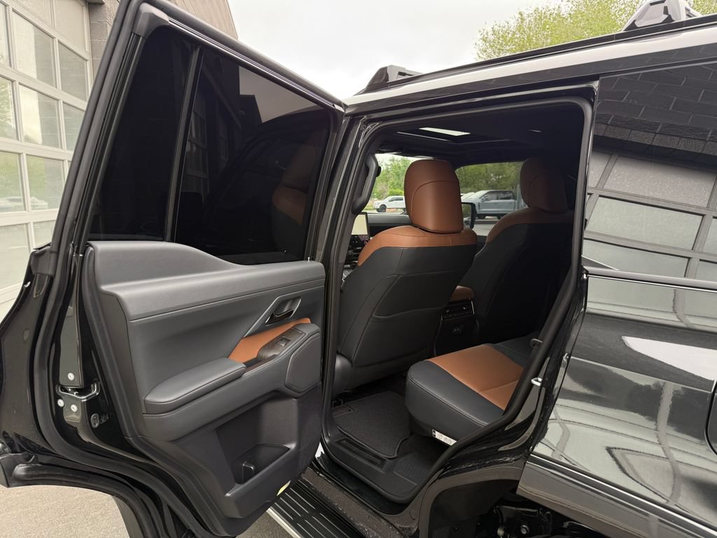 Used 2026 Lexus GX 550 w/ Accessory Package (ZB) AWD/4WD image 27