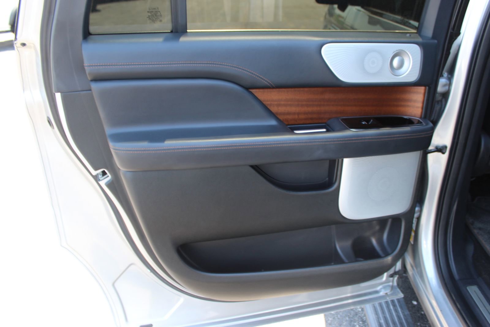 Used 2022 Lincoln Navigator L Black Label AWD/4WD image 24