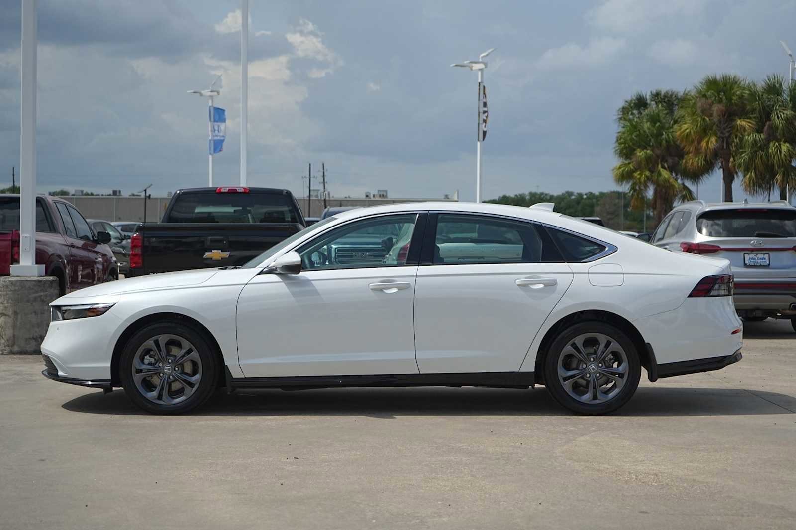 Certified 2025 Honda Accord EX-L image 3