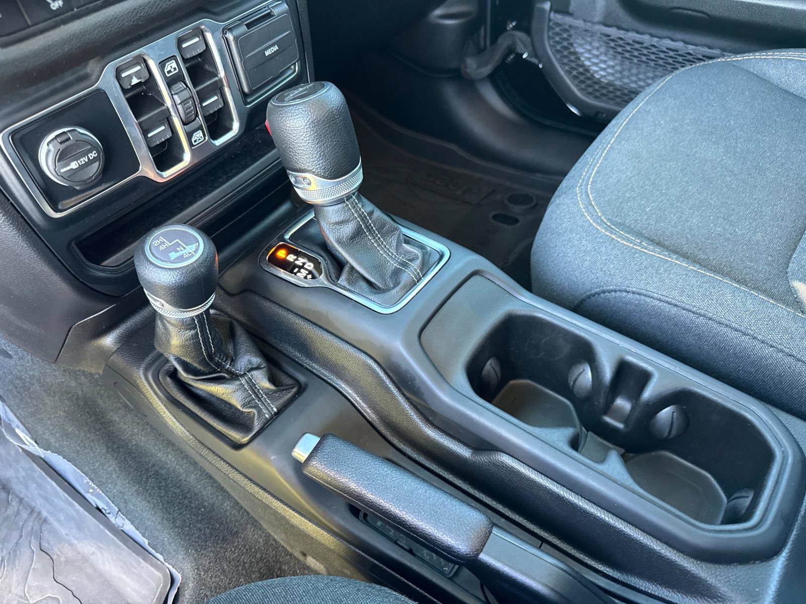 Certified 2024 Jeep Gladiator Sport AWD/4WD image 26
