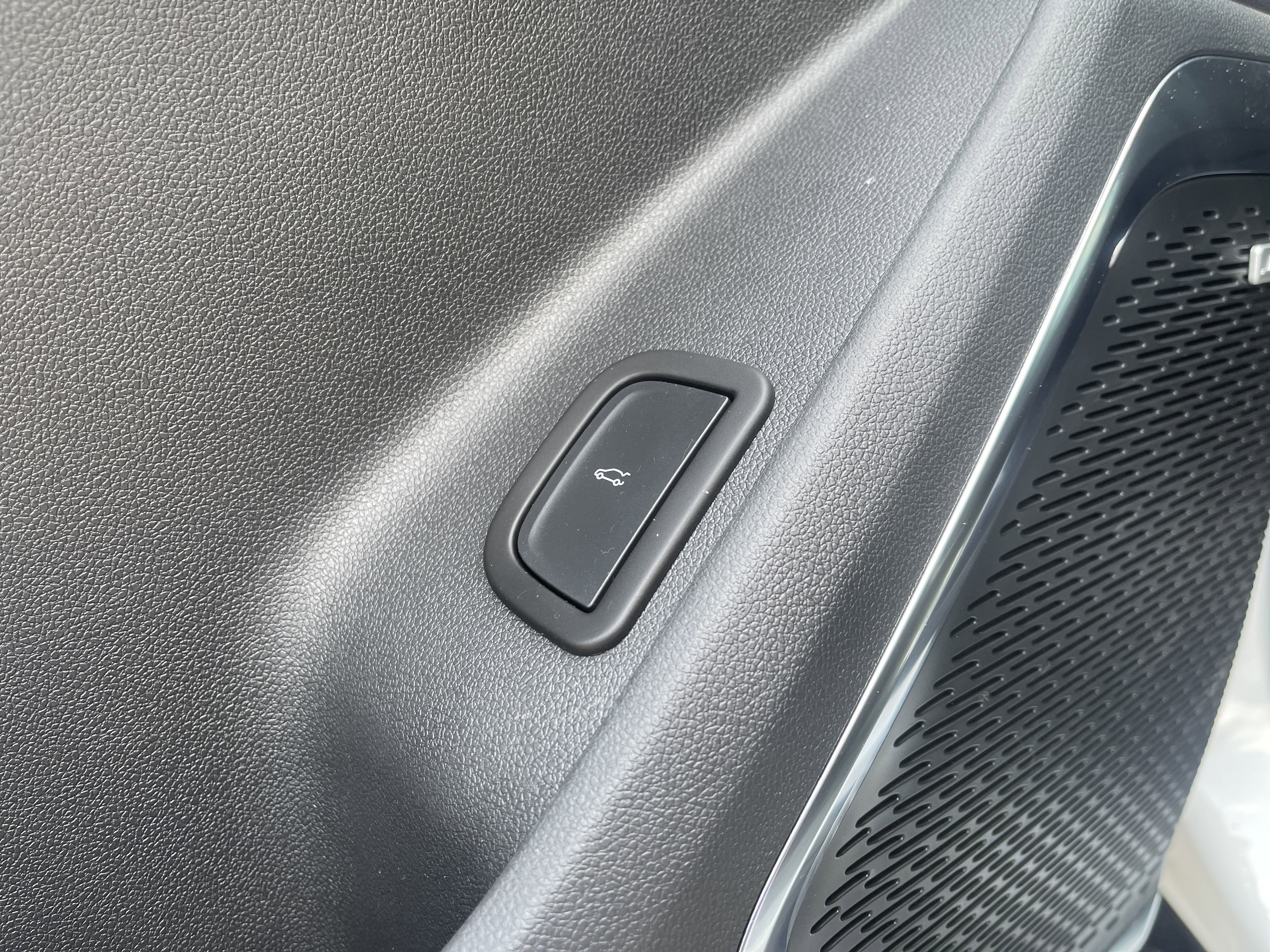 Used 2024 Chevrolet Traverse RS image 16